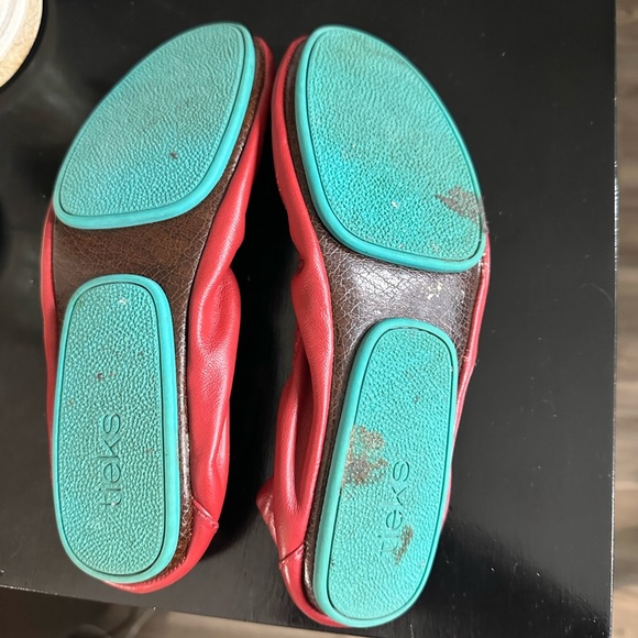 Red tiles - Picture 2 of 5